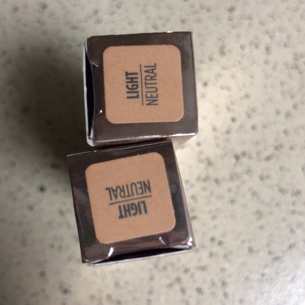 ❌SOLD❌Travel size Urban Decay concealer - Picture 3 of 3